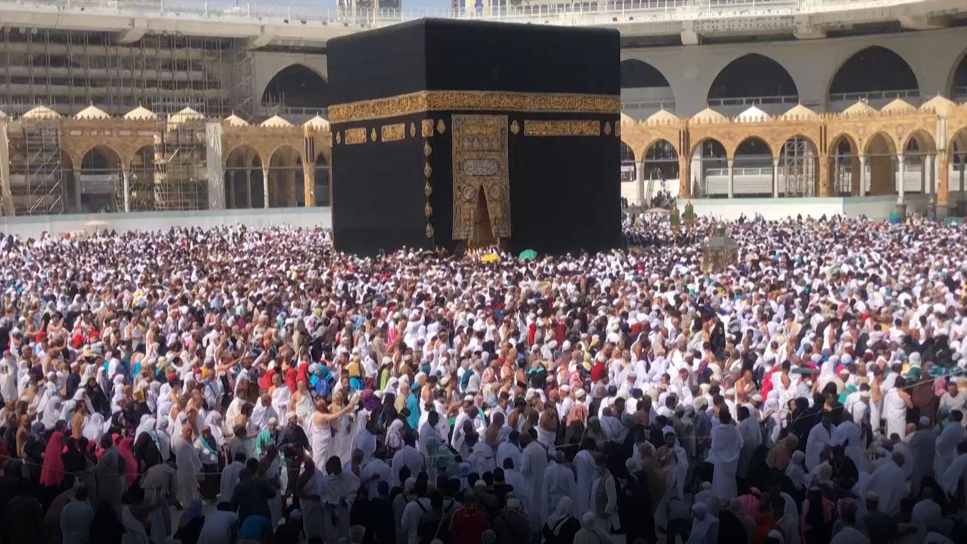 Saudi Arabia bars foreigners from visiting Mecca as coronavirus epidemic takes hold in nearby Iran