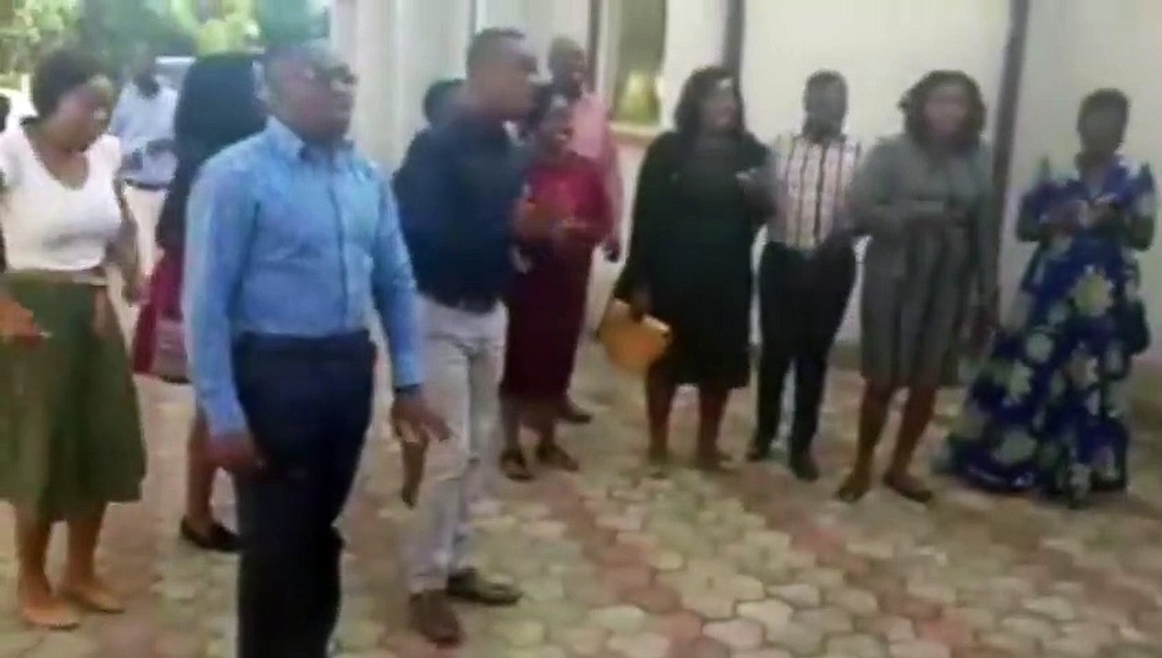 Quel honneur ! Savoir quitter  le pouvoir pour vieillir auprès des siens. Ici, Président #KennethKaunda, l'ancien Chef d'État et père de la Zambie indépendante. Il a fêté ses 95 ans ! Magnifique !