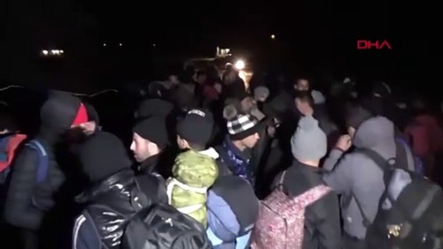 Edirne’de göçmenler Yunanistan sınırına yürüdü