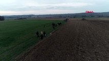 Edirne'de göçmenler yunanistan sınırına yürüyor