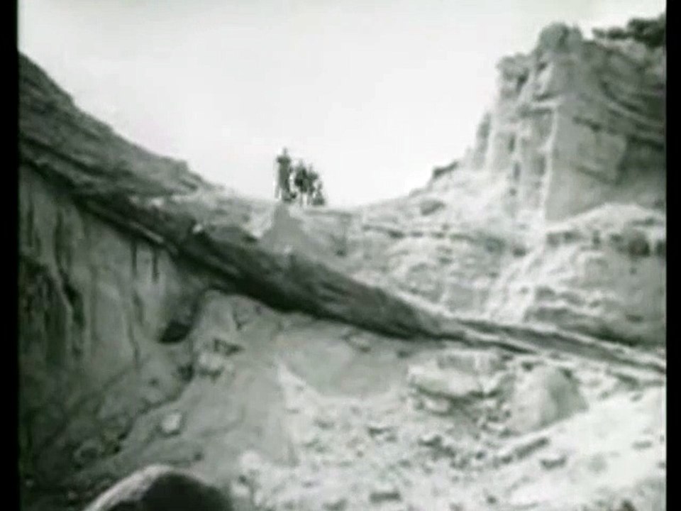 Classic Science Fiction - Flash Gordon Conquers the Universe - Episode 9 -  "The Pool of Peril" (1940)_