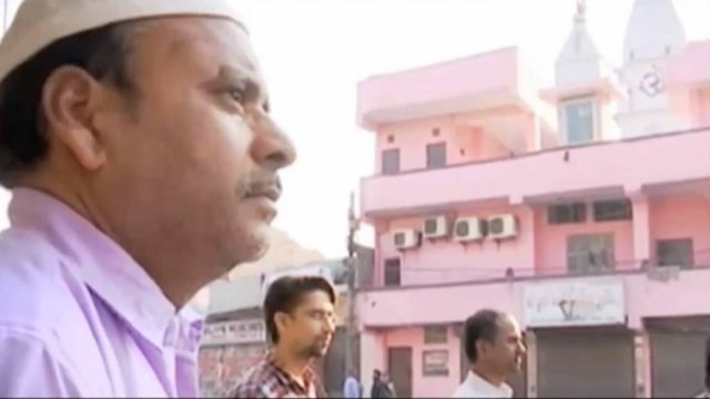 Delhi violence: Muslims protect temple in Chand Bagh