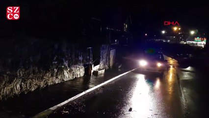 Sapanca'da fırtına çatı uçurdu, ağaçları devirdi