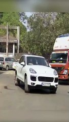 मैनेजर ने विद्युत को गिफ्ट की बाइक