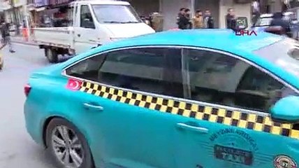 Minibüs ve taksilerle sınır kapılarına gidiyorlar