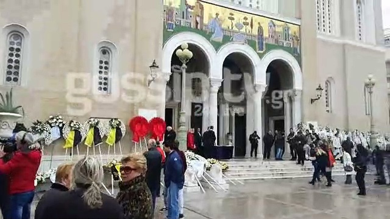 Κηδεία Κώστα Βουτσά: Απέραντη θλίψη στο τελευτα...
