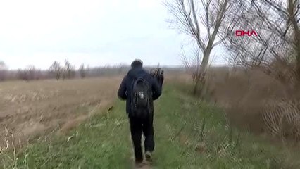 Avrupa'ya gitmek isteyen mülteciler sınır kapısına yürüyor -4