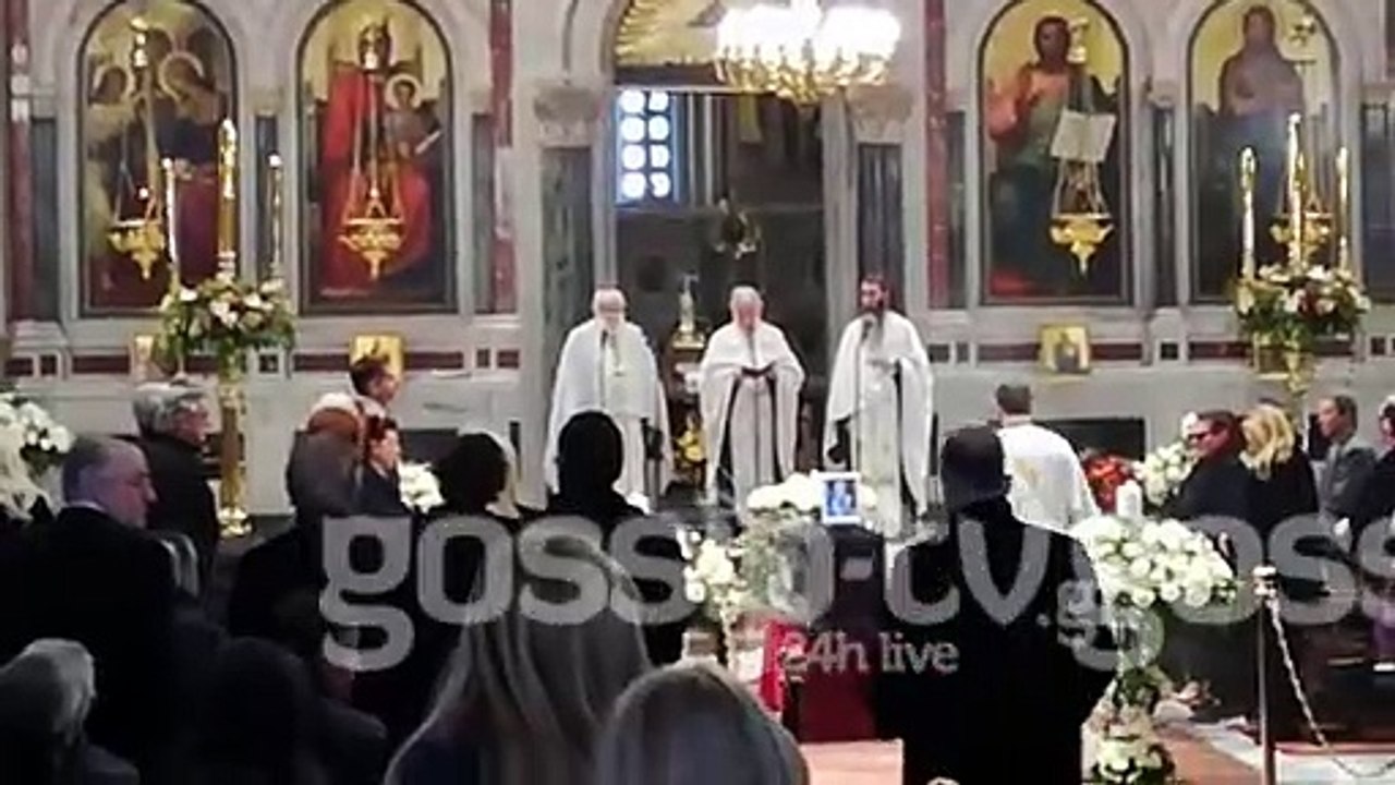 Κηδεία Κώστα Βουτσά: Κατά την λειτουργία στο εσ...