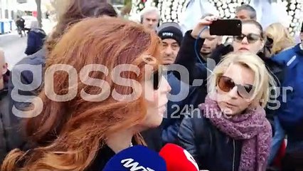 Κηδεία Κώστα Βουτσά: Συγκινημένη η Μιμή Ντενίση