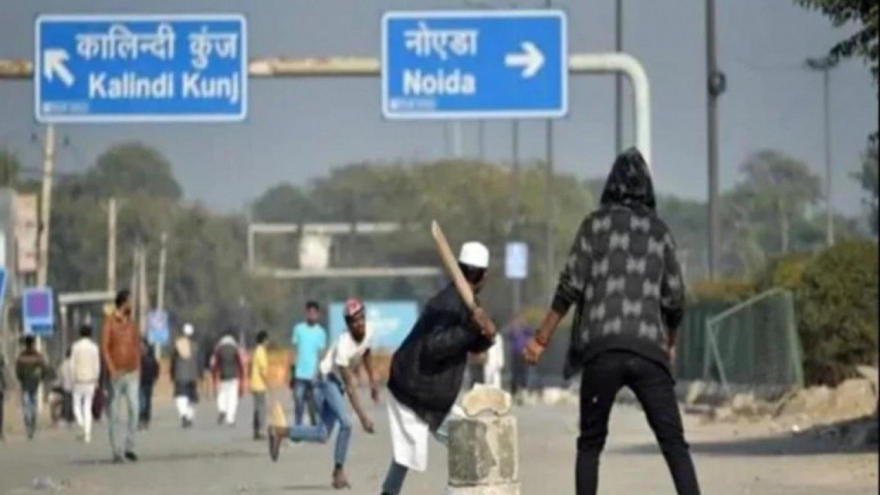 UP Police reopens Noida-Delhi road to ease cong...