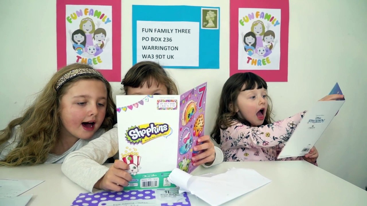 Sophia, Isabella e Alice   Lendo Cartas