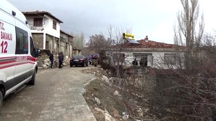 Скачать видео: İdlib'de şehit olan Piyade Uzman Çavuş Akın'ın ailesine acı haber verildi