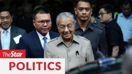 Download Video: Dr Mahathir keeps mum as Bersatu, BN and PAS back Muhyiddin as PM8