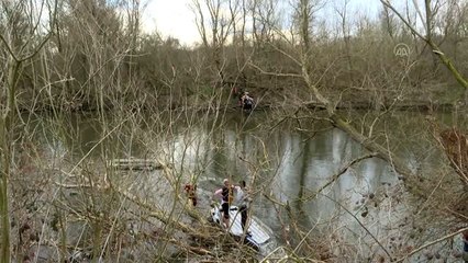 Düzensiz göçmenler sınırı yüzerek geçti (2)