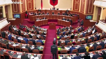 Albania: scontro tra Presidente e governo, Meta invoca la piazza