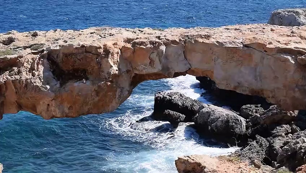 Arc of rocks