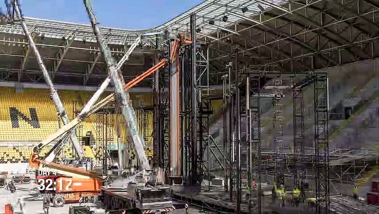 Accéléré de la construction d'une scène de concert géante dans un stade !