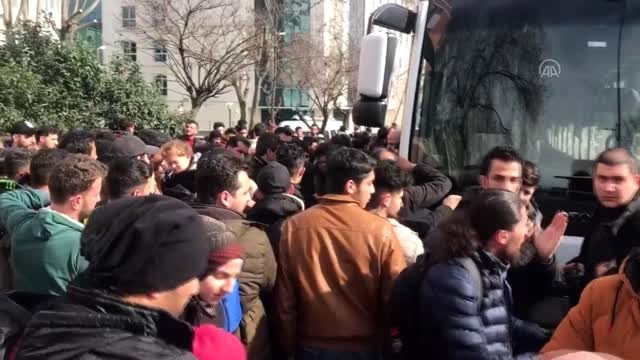Düzensiz göçmenler, Vatan Caddesi'nden sınıra doğru hareket etti (1)