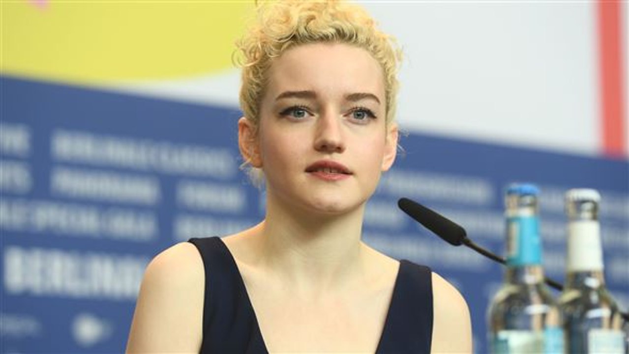 Julia Garner vergleicht 'Ozark' mit 'The Assistant'