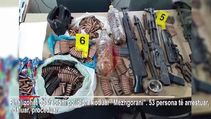 Policia zbarkon në Lazarat dhe kontrollon banesat, gjen armë e municione