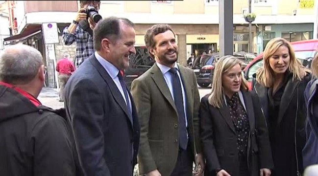 Pablo Casado visita la localidad vizcaína de Ermua