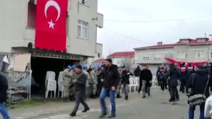 Tuğgeneral Tevfik Algan, şehit Nihat Kara'nın evine gelerek aileye taziyede bulundu