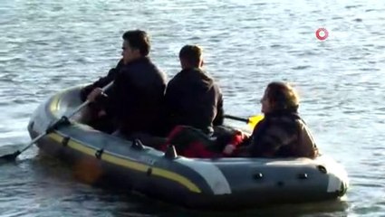 Mülteciler botlarla Yunanistan'a geçmeye çalışıyor