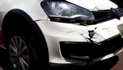 Carros batem na Rua Rio Grande do Sul