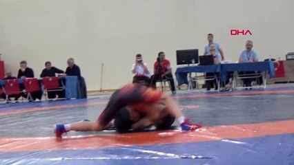 Spor 15 yaş altı grekoromen güreş türkiye şampiyonası başladı