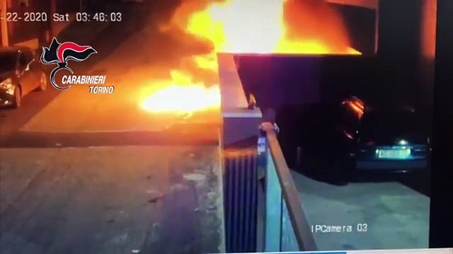 Rivoli - Incendia auto a Cascine Vica, preso piromane (28.02.20)