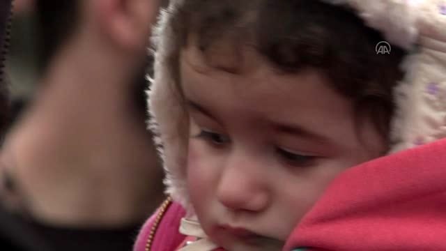 Düzensiz göçmenler, Vatan Caddesi'nden sınıra doğru hareket etti (4)
