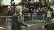 El príncipe Harry escenifica junto a Bon Jovi la famosa foto de Los Beatles en Abbey Road
