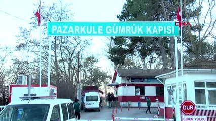 Edirne'de tampon bölgedeki göçmenler ateş yakarak ısınmaya çalışıyor
