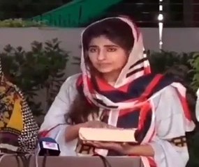 Mohsin Abbas ki wife Fatima Sohail nay Quran Pak pr Hath rakh dia.