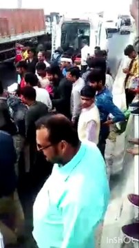 राहगीरों ने मानवता की नजीर पेश की,सड़क हादसे में हुये घायलों को अस्पताल भेजा