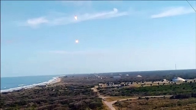 Regardez cet impressionnant bang supersonique produit par le retour des propulseurs de fusée de Space X.