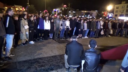 Düzceliler şehitler için sokağa döküldü