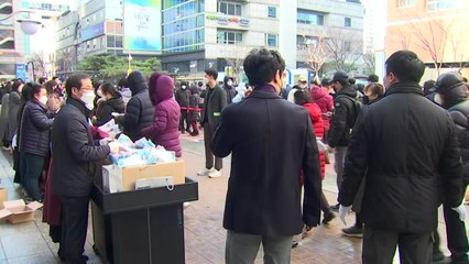 마스크 사려 긴 줄...구름 인파 몰려 / YTN
