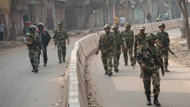 Delhi: Overnight patrolling, flag march in affected areas