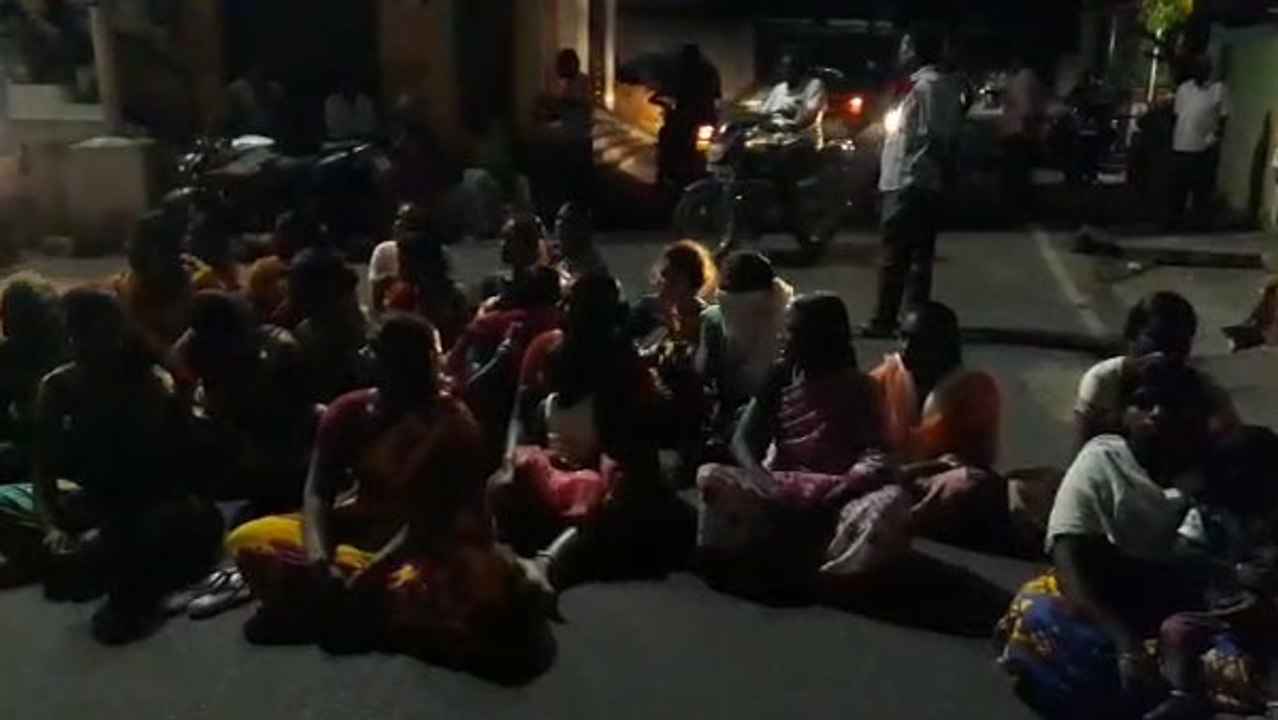 சேலத்தில் கழிவு நீர் தொட்டியில் விழுந்த 10 வயது சிறுமி.. ஆபத்தான நிலையில் மீட்பு.. மக்கள் மறியல்