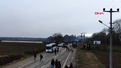 Pazarkule'de bekleyen yüzlerce göçmen havadan görüntülendi