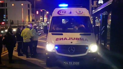 Avcılar'da yerinden çıkan rögar kapağı metrobüse saplandı