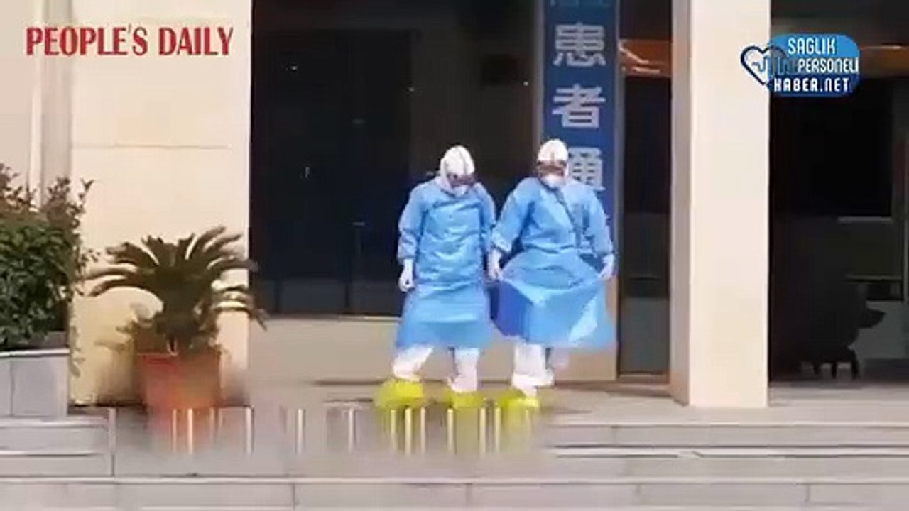 Çinli 2 doktorun koronavirüs Dansı