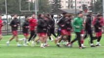 Futbolculardan Mehmetçiğe Asker Selamlı ve Türk Bayraklı Destek
