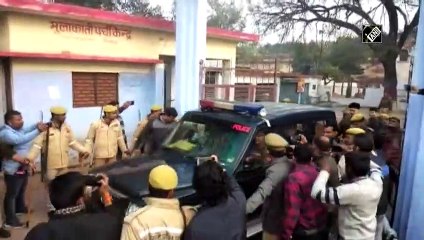 मेरे साथ एक आतंकवादी की तरह व्यवहार किया जा रहा है: आज़म खान