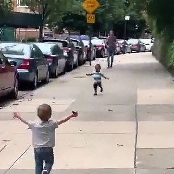 Qui nous a appris à nous détester ?