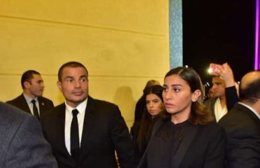 انفعال حارس عمرو دياب ومشاجرة مع معجب في عزاء الرئيس مبارك