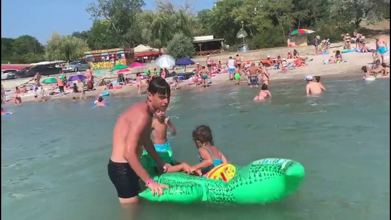 Ne balacim si ne jucam pe plaja la Saturn