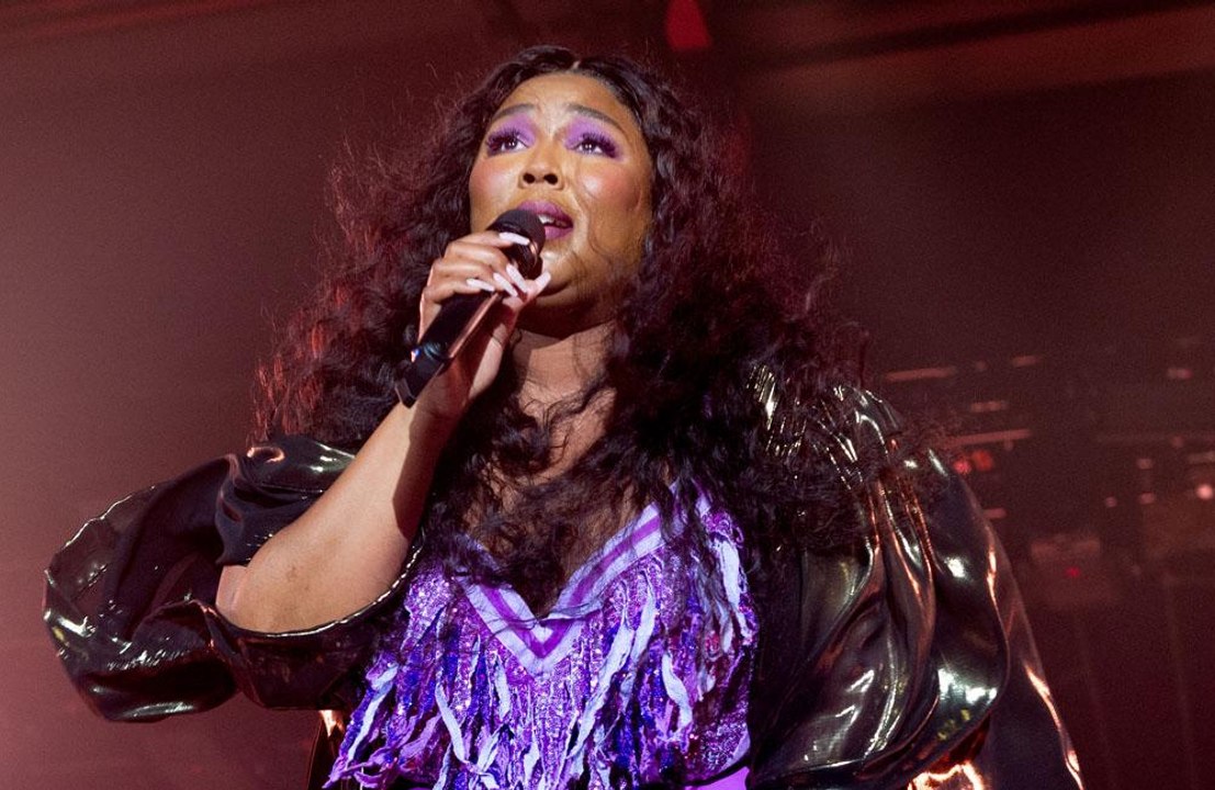 Lizzo 'celebrates' her team
