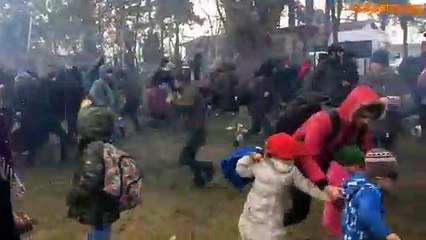 Kapının açıldığı iddiasıyla yüzlerce mülteci Yunan tarafına koşmaya başladı